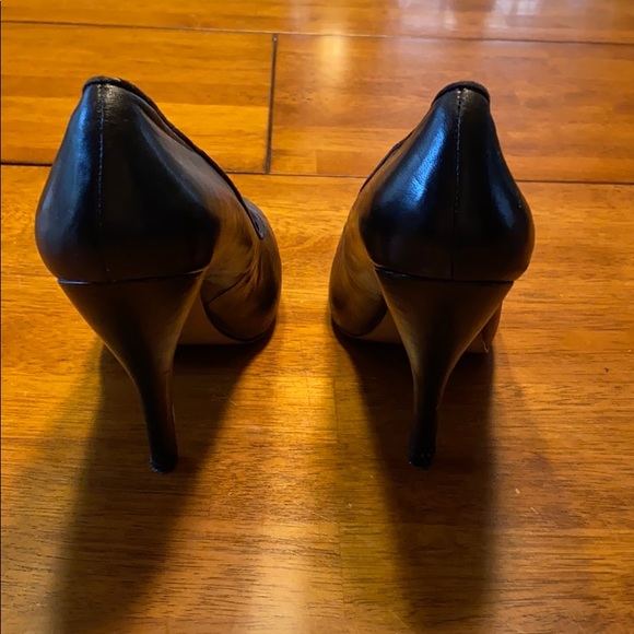 Black Leather Nine West Round Toe Pump - Picture 3 of 8